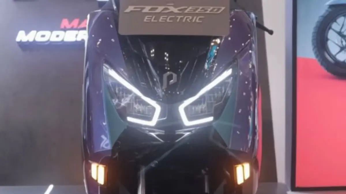 Polytron Fox 350 resmi meluncur! Motor listrik dengan fitur keyless, cruise control, dan kenyamanan suspensi yang jauh lebih baik dari versi lama. (screenshot youtube)