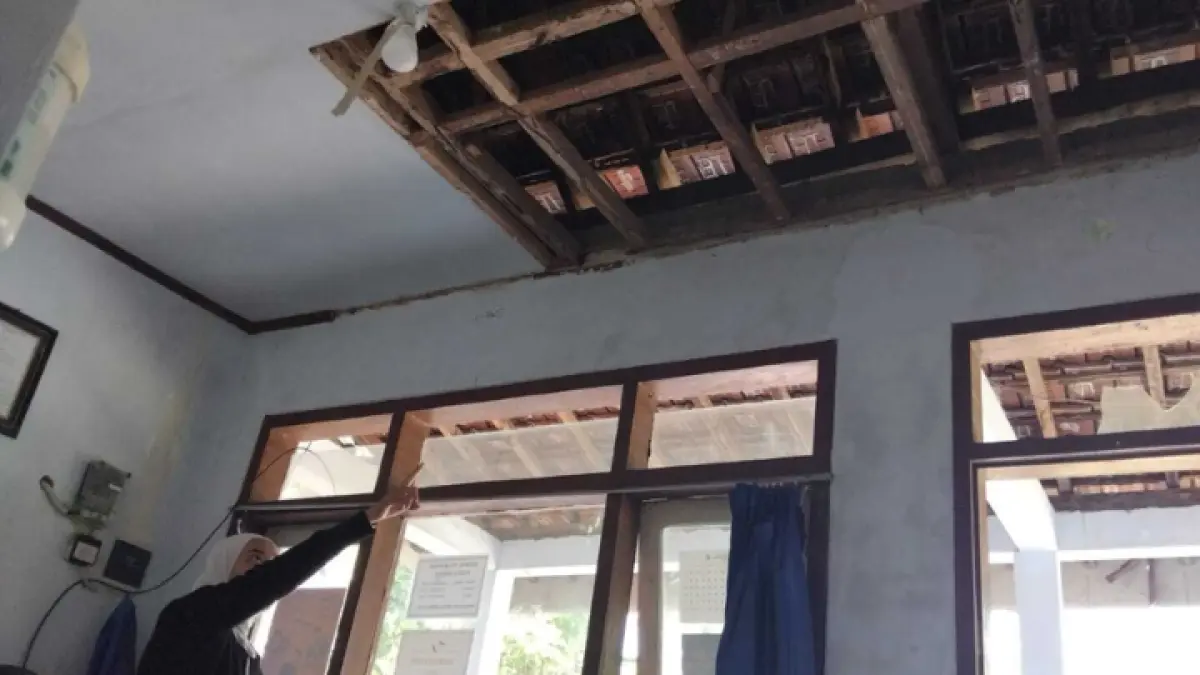 RUSAK PARAH: Puskesmas pembantu yang ada di Desa Senden, Kecamata Kampak, yang rusak parah. (FATRA ADITYA/RADAR TRENGGALEK)