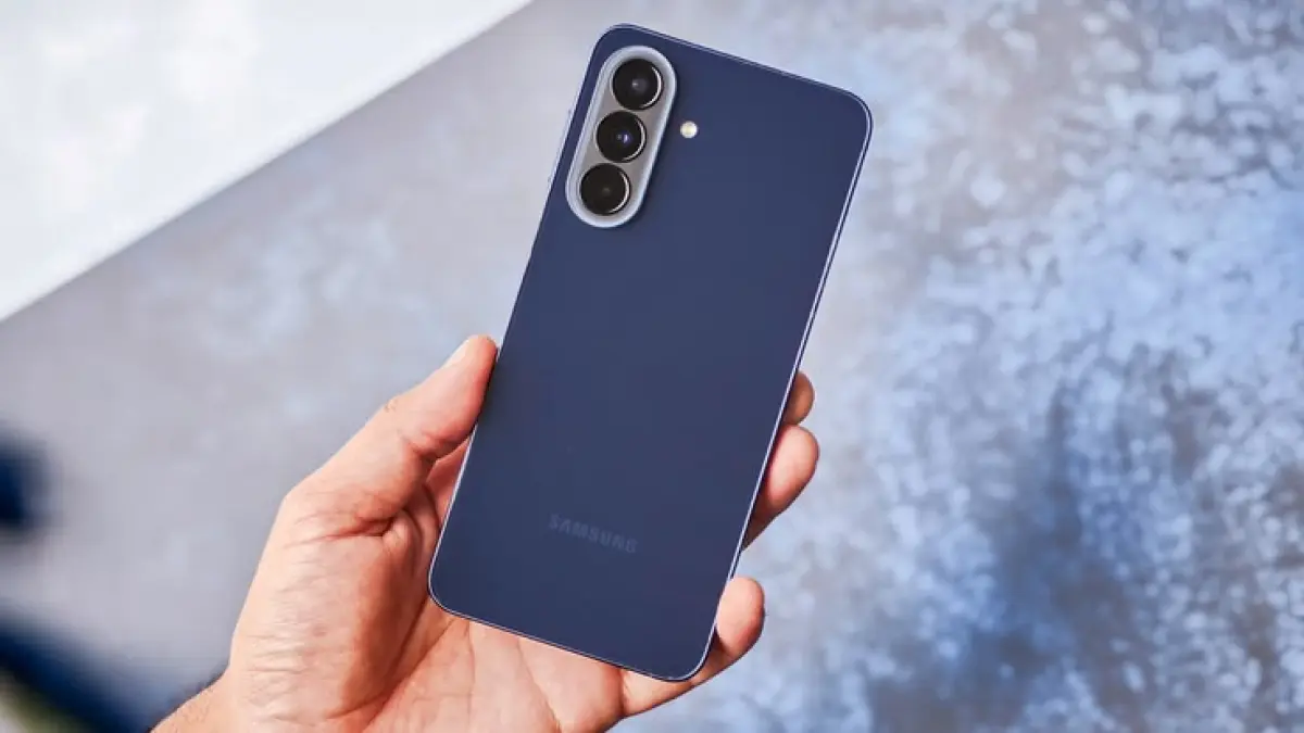 Update harga HP Samsung April 2026 terbaru, Galaxy A07 hingga A57 5G naik harga. Cek daftar lengkap dan spesifikasinya di sini!(Pinterest)