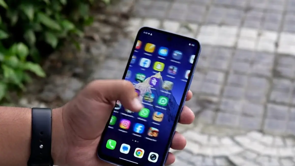 HP murah baterai 7000 mAh terbaik 2026 hadir dengan fast charging dan layar mulus. Cek rekomendasi lengkapnya di sini! (SC YOUTUBE)