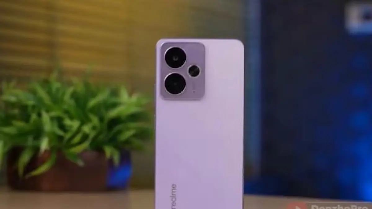 Cari HP Realme 5G murah terbaik 2026? Simak daftar 7 rekomendasi HP Realme 5G dengan baterai awet, kamera canggih, dan harga terbaru April 2026 di sini! (screenshot youtube)