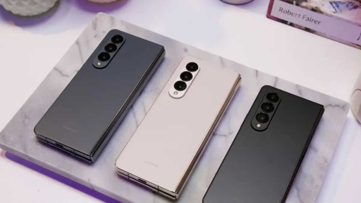 Infinix Smart 20 hadir di harga Rp1 jutaan dengan desain mirip iPhone, layar 120Hz, dan baterai 5200 mAh. Cek spesifikasi lengkapnya!(Pinterest)