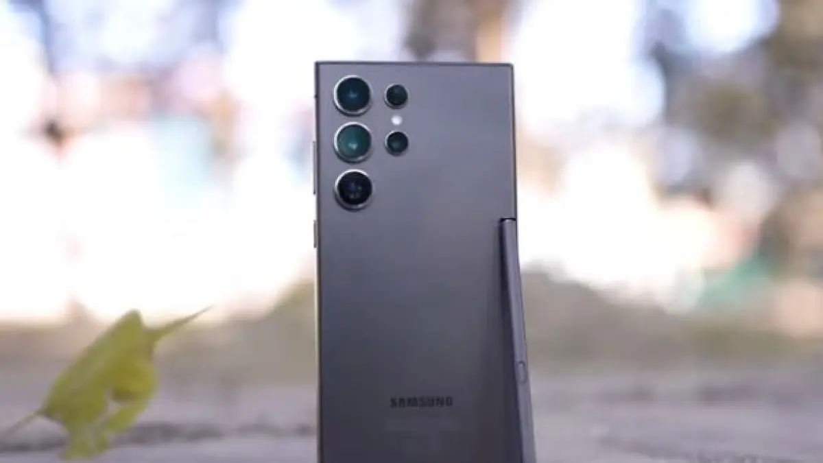 Update HP flagship turun harga April 2026! Samsung S24 Ultra & iPhone 15 terjun bebas berjuta-juta. Cek daftar harga terbarunya di sini! (screenshot youtube)