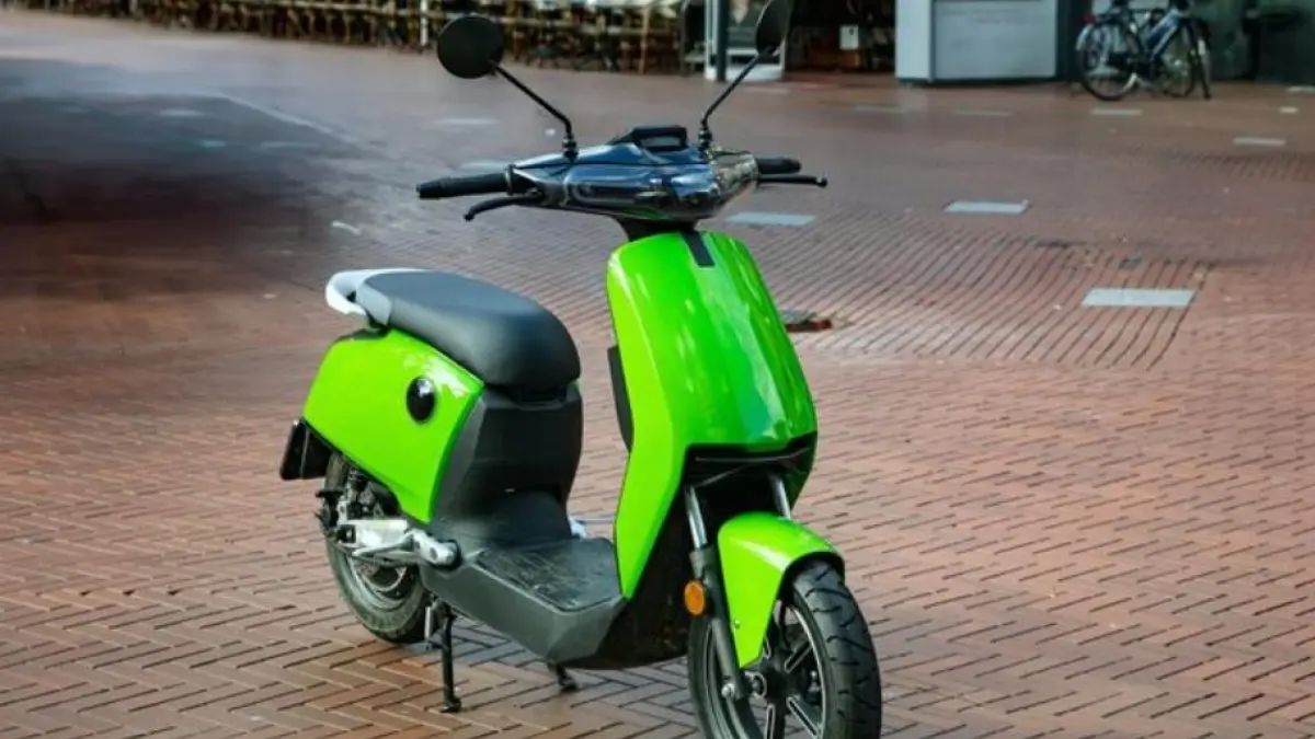 Review Alpha Entry Next Generation 2026, motor listrik baterai LFP jarak 140 km dengan harga Rp30,5 juta. Simak keunggulannya!