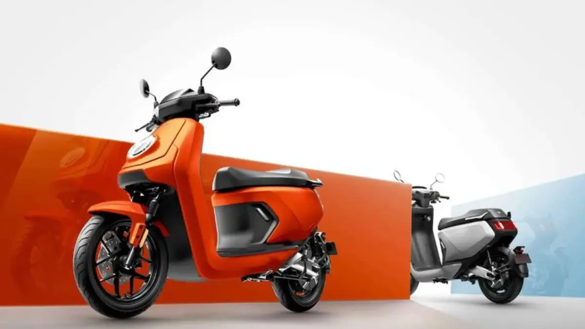 Update harga motor listrik terbaru di Transmart Cibubur, mulai Rp8 jutaan hingga Rp20 jutaan dengan berbagai pilihan menarik (Pinterest).