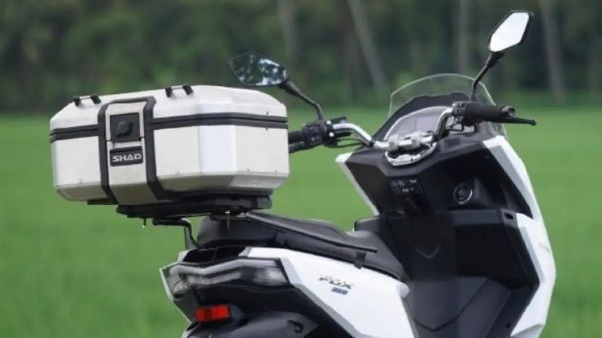 Review Polytron Fox 350: Motor listrik maxi scooter Rp15 jutaan. Hemat biaya, fitur canggih, dan nyaman. Simak kelebihan & kekurangan lengkapnya! (pinterest)