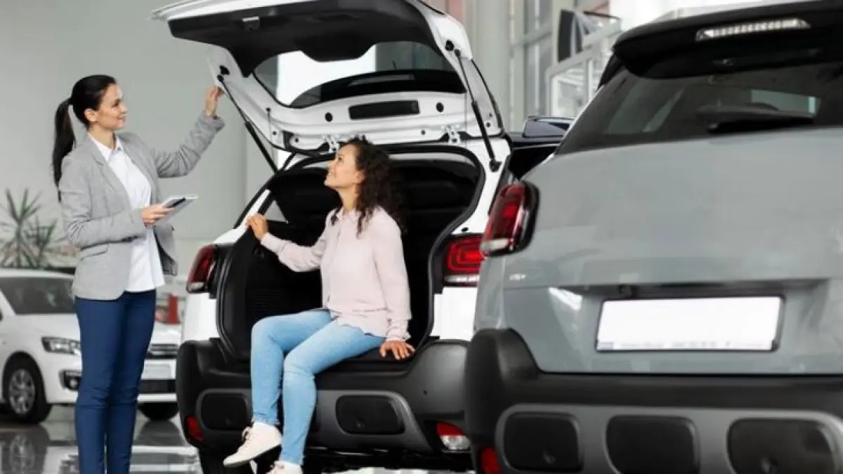 Cari mobil bekas bergaransi? OLX Mobi TB Simatupang tawarkan 800 unit pilihan. Bisa kredit DP ringan & tukar tambah. Cek unit impian Anda sekarang! (freepik)