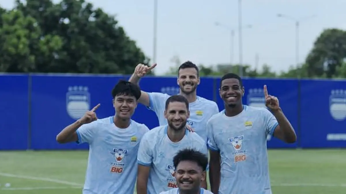 Persib Bandung resmi datangkan Cyrus Margono dan Gaston Avila, perkuat skuad demi ambisi juara musim ini.