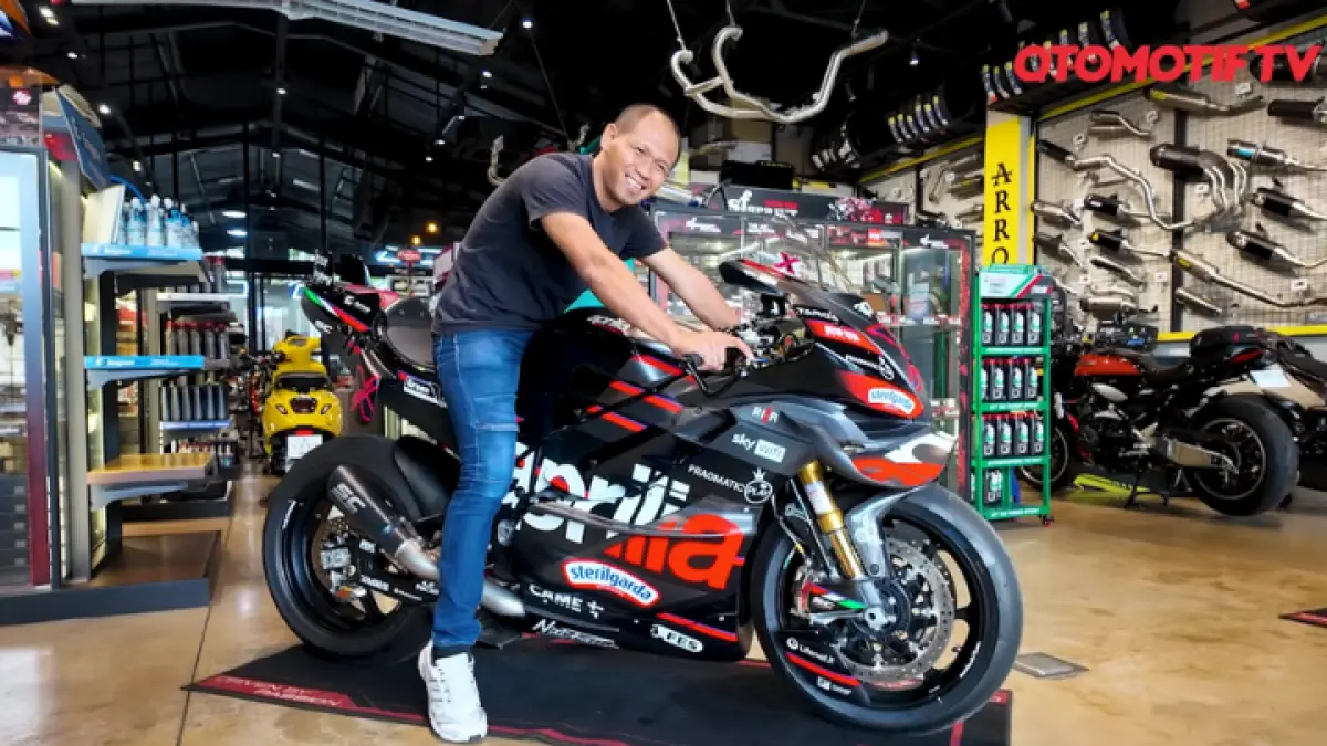 Aprilia RSV4 XGP ini bukan sekadar moge ini monster lintasan dengan tenaga 238 HP dan bobot super ringan. Hanya 30 unit di dunia, dan salah satunya ada di Indonesia! (OTOMOTIF TV)