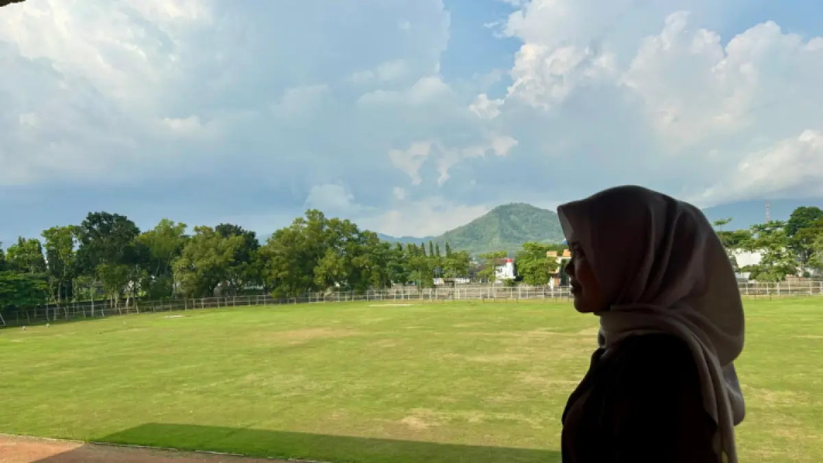KEAMANAN KETAT: Persipan kunker Wapres RI Gibran Rakabuming Raka di Stadion Menak Sopal Trenggalek, distereilisasi, Selasa (28/4). (FATRA ADITYA/RADAR TRENGGALEK)