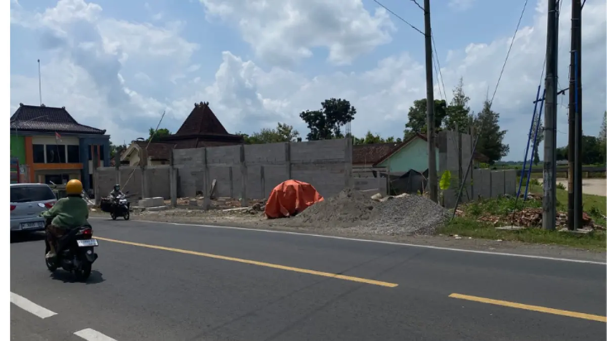 KERJA KERAS : Tak sedikit desa di Trenggalek hingga kini belum memiliki lahan untuk pembangunan KDMP. (GUNAWAN / RADAR TRENGGALEK)