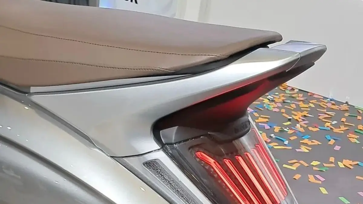 Indomobil E-Motor QT resmi meluncur di IIMS 2026! Harga Rp 15 jutaan, jarak tempuh hingga 135 KM. Cek fitur NFC dan spesifikasi lengkapnya di sini! (screenshot instagram)