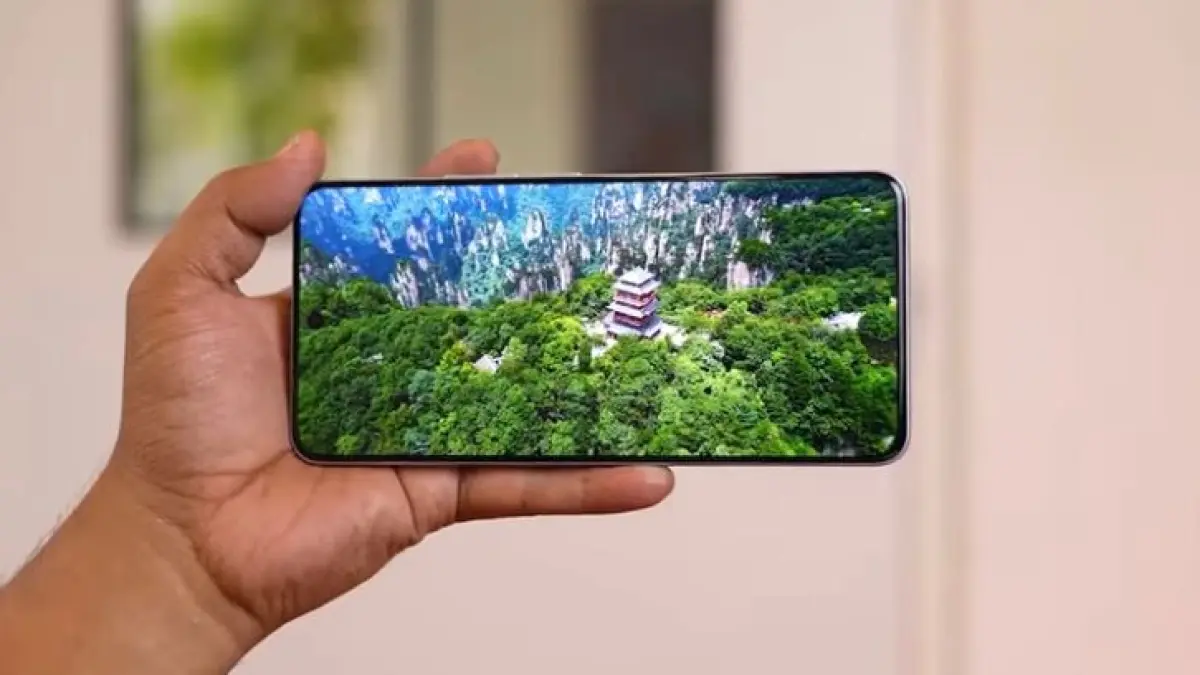 Cek rekomendasi 8 HP 5G layar lengkung murah terbaik 2026. Desain mewah, baterai jumbo, & kamera OIS mulai 3 jutaan. Cek spesifikasinya di sini!