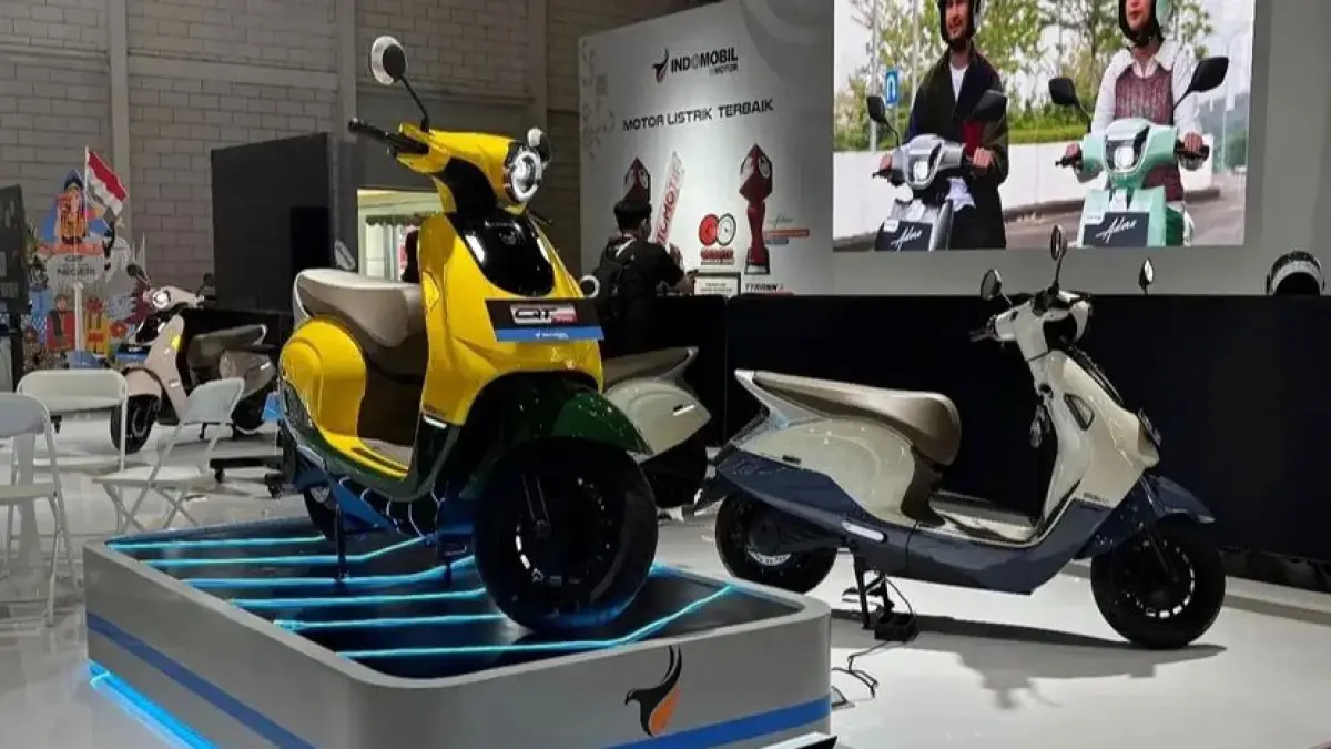 Cek review Indomobil E-Motor QT! Motor listrik retro Rp15 jutaan, jarak 135 KM, dan fitur mewah welcome light ala mobil Eropa. Cek spesifikasinya di sini! (screenshot youtube)