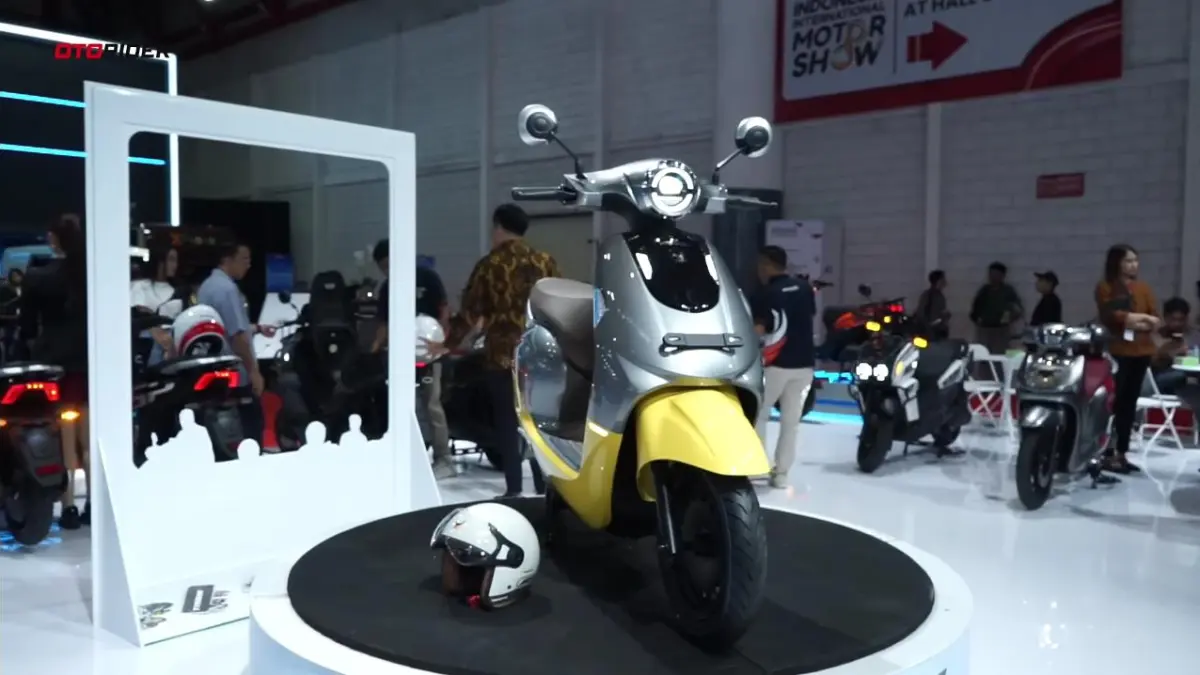 Indomobil E-Motor QT Pro hadir dengan desain retro modern, ambient light, dan jarak tempuh hingga 135 km mulai Rp15 juta.
(screenshot youtube)