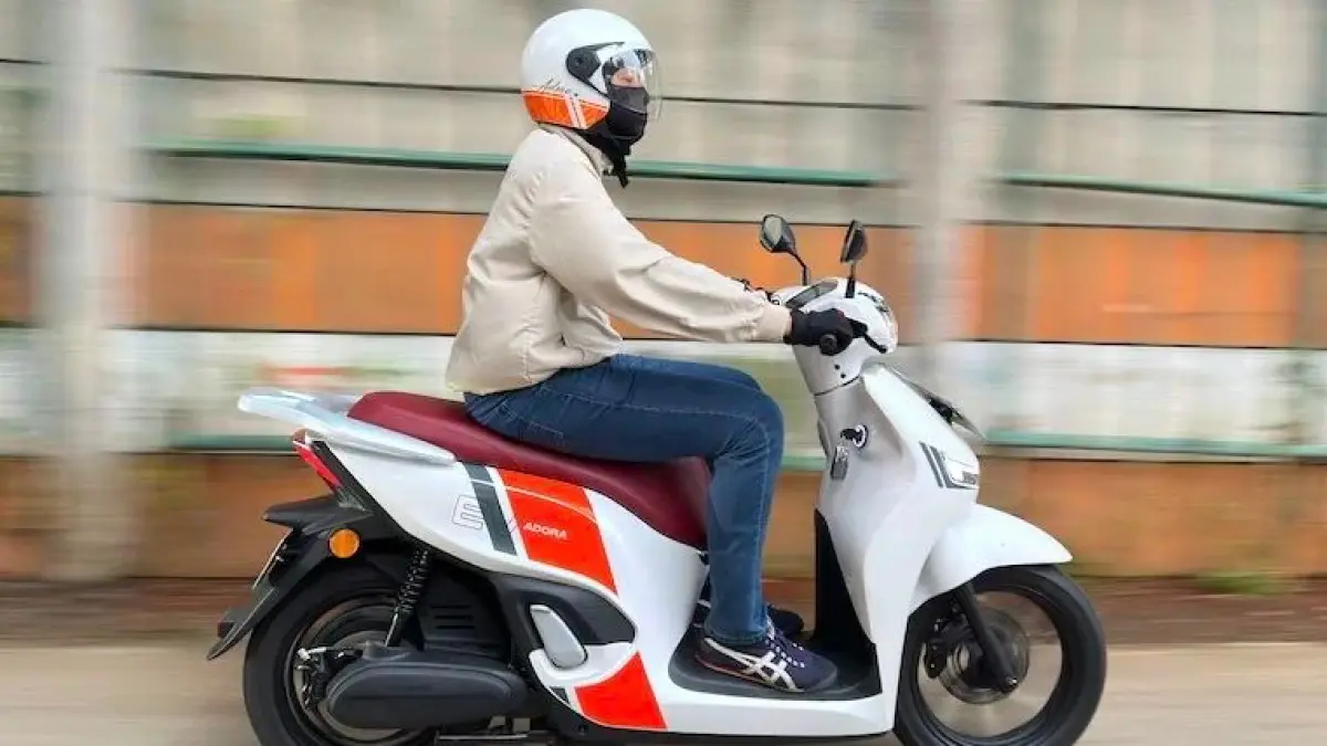 Indomobil E-Motor Sprinto EV hadir dengan harga Rp25,5 juta, fitur canggih, dan akselerasi responsif. Motor listrik sporty siap saingi skutik!
