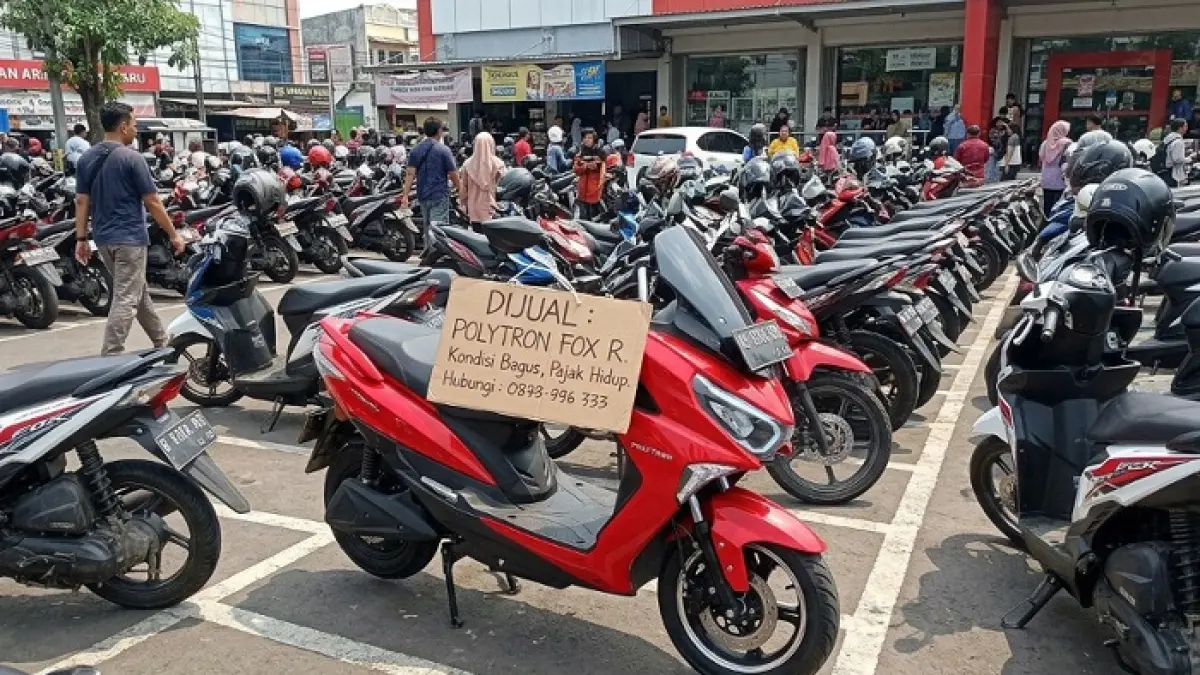 Simak review jujur Polytron Fox 500 setelah pemakaian 350 KM. Unggul di tenaga dan biaya operasional, tapi bagaimana daya tanjaknya? (Ilustrasi Gemini AI)