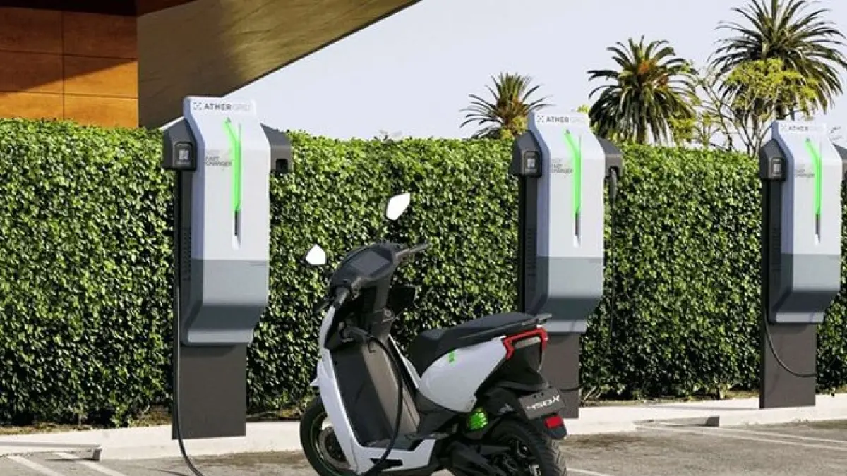 Alpha Entry Next Generation hadir dengan baterai LFP, jarak tempuh 140 km, dan fitur canggih untuk motor listrik modern.