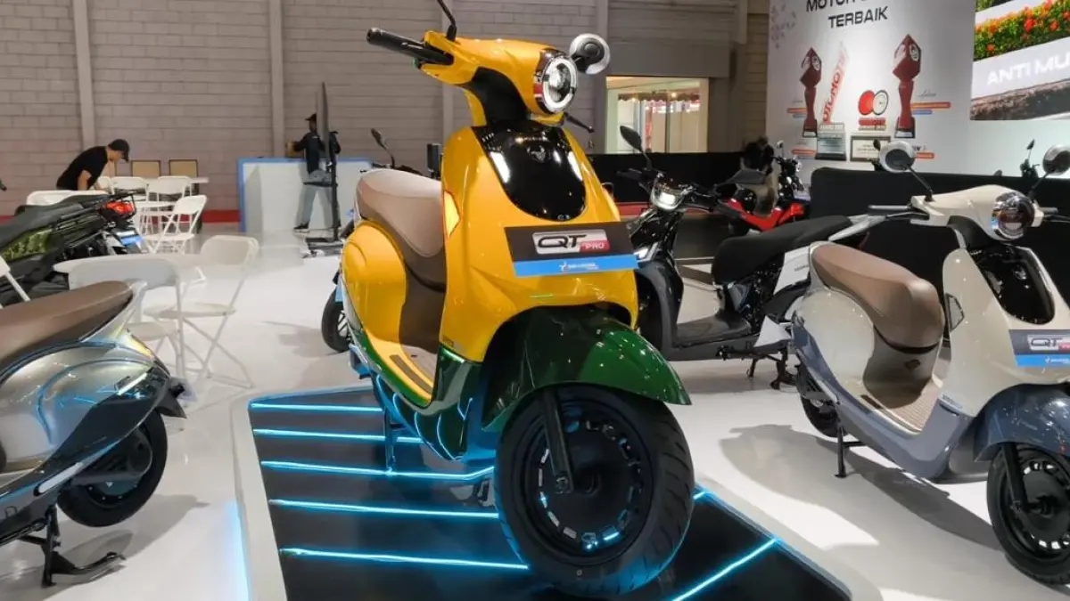 Indomobil E-Motor QT resmi meluncur di IMS, motor listrik retro modern harga Rp15 juta dengan fitur canggih dan jarak tempuh hingga 135 km.(screenshot youtube)