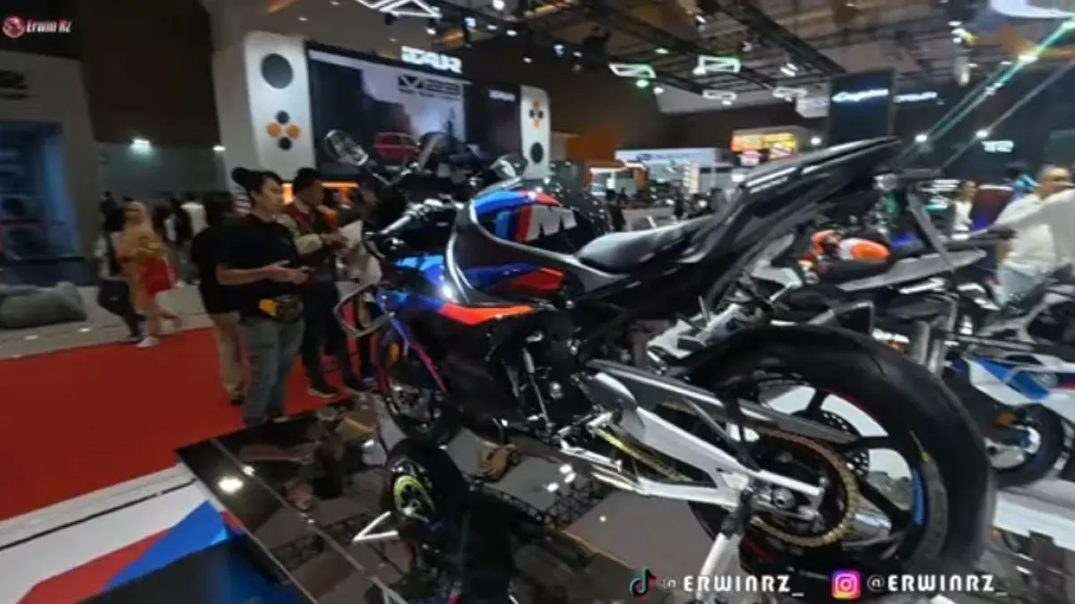 Motor baru IIMS 2026 hadir dari BMW Rp2 miliar hingga motor listrik murah. Simak daftar lengkap dan spesifikasinya di sini! (screenshot youtube)