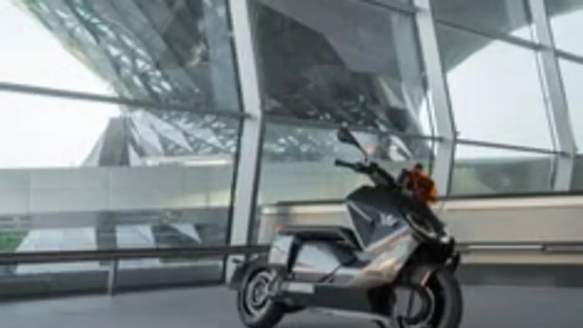 New Gova 3 jadi motor listrik murah dengan fitur lengkap, namun kecepatan rendah jadi sorotan pengguna di jalan.