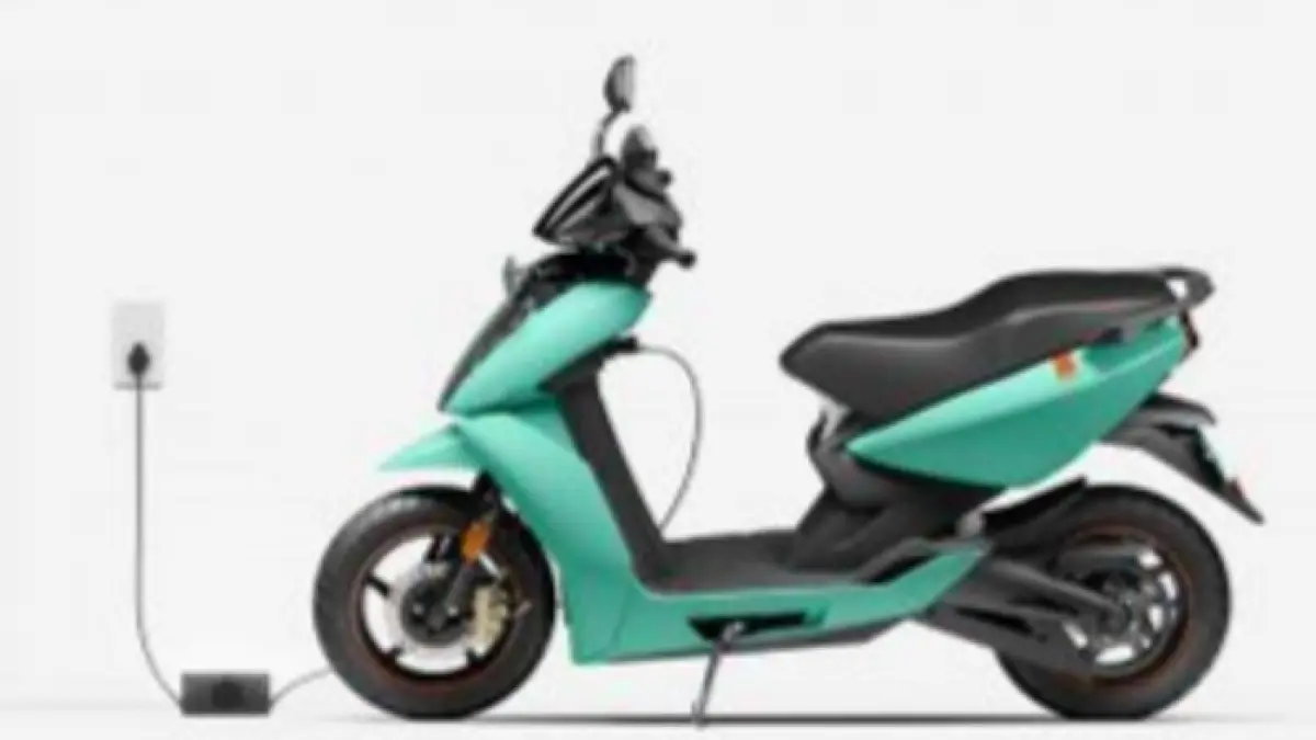 Polytron Fox 200 hadir dengan fitur canggih, desain stylish, dan harga terjangkau, cocok untuk mobilitas wanita modern.