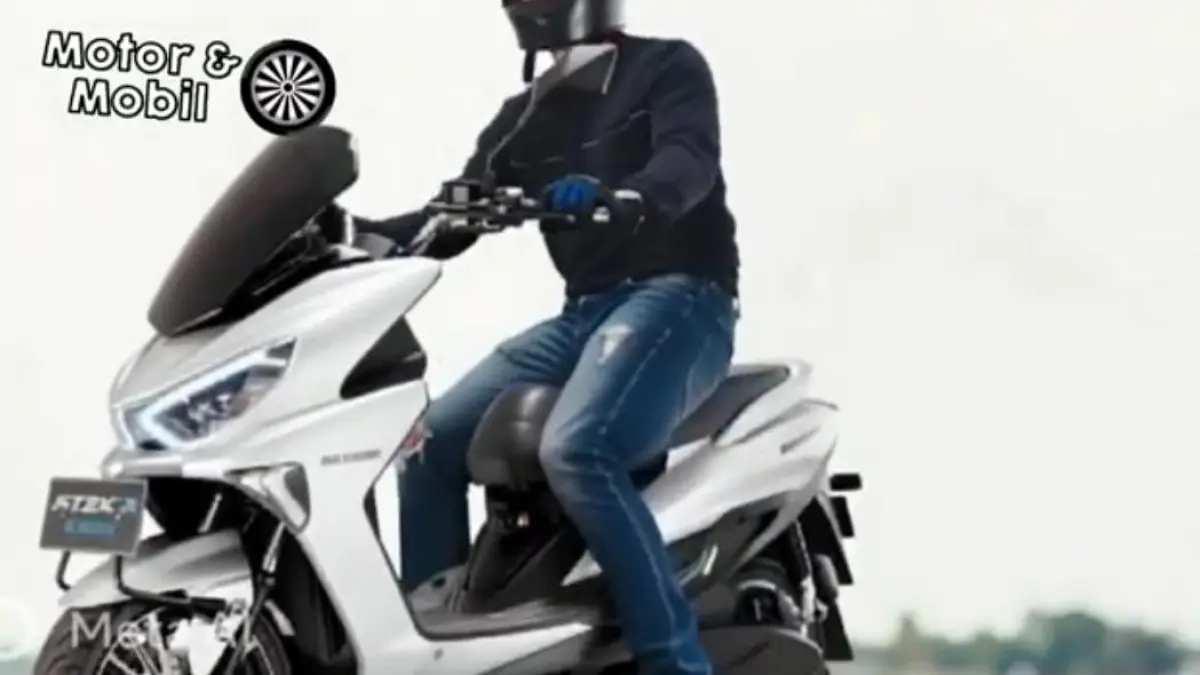 Polytron Fox R hadir dengan jarak tempuh 130 km, top speed 95 km/jam, dan harga mulai Rp13 jutaan. Simak spesifikasi lengkapnya! (screenshot youtube)