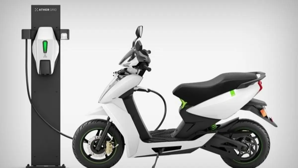 Polytron Fox S bikin heboh! Motor listrik 11 jutaan ini punya fitur moge, kecepatan 80 km/jam, dan baterai sewa hemat.