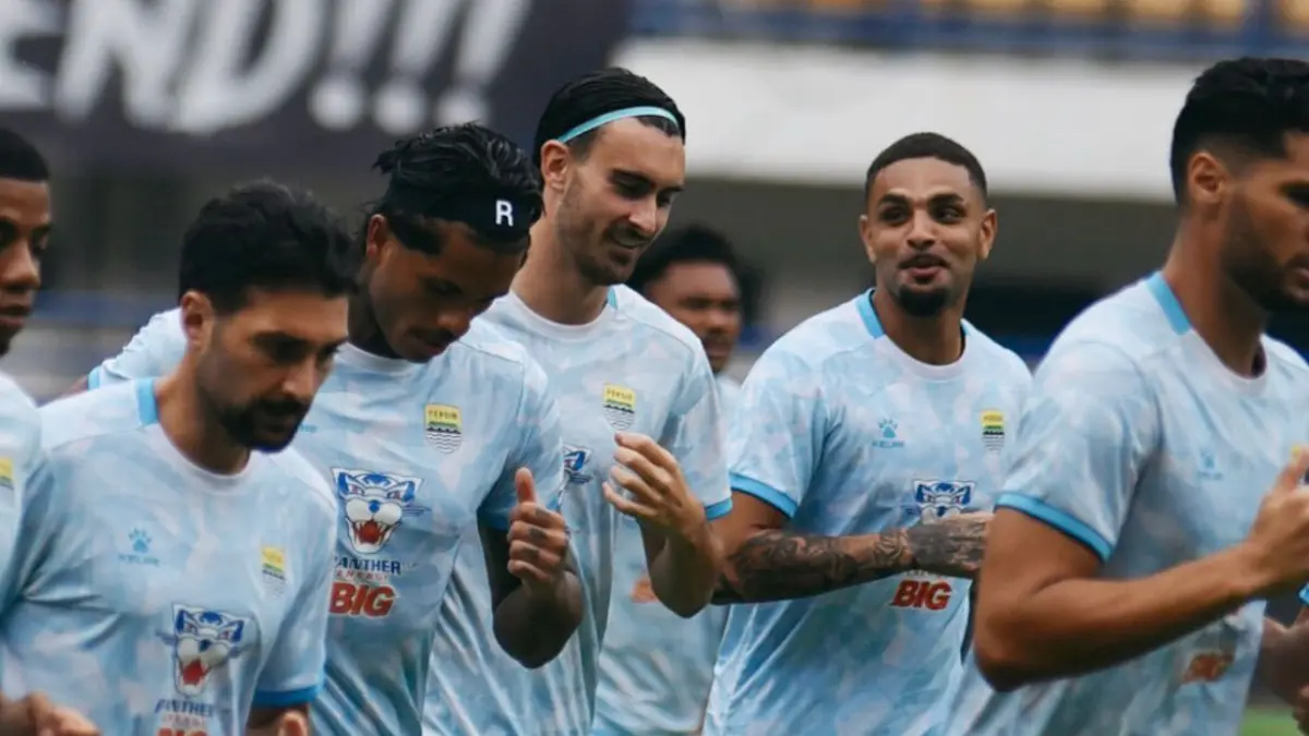 Rumor transfer Persib Bandung terbaru, 7 pemain bidikan termasuk Patrick Robson dan Jackson Irvine jadi incaran.