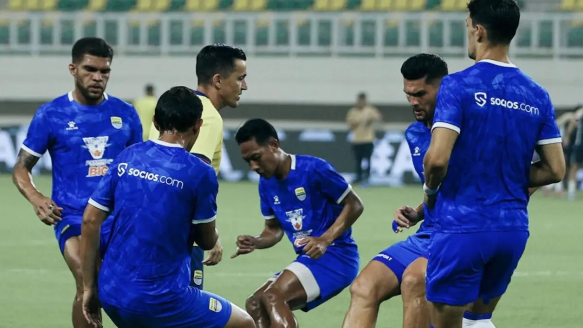 Update pemain asing Persib Bandung 2026-2027, daftar pemain bertahan, dilepas, dan target baru di bursa transfer.