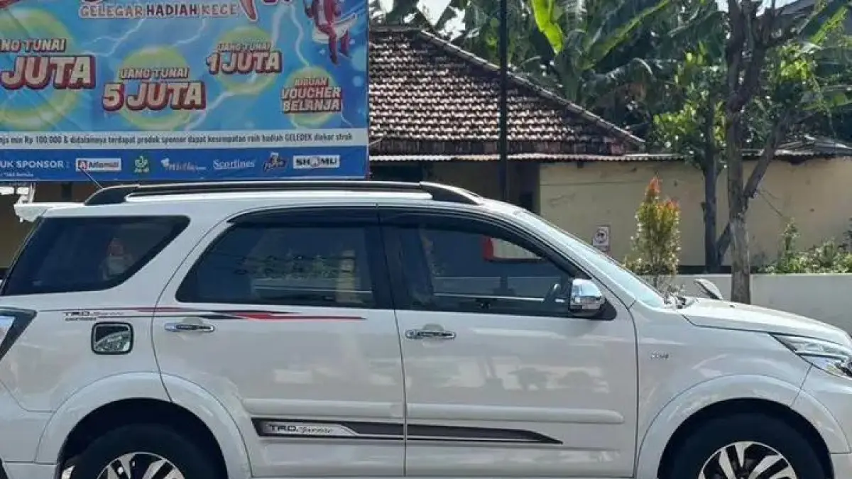 Harga Toyota Rush dan Daihatsu Terios bekas turun drastis 2025. Mulai Rp89 jutaan sudah dapat SUV 7-seater siap pakai.( screenshot marketplace facebook)