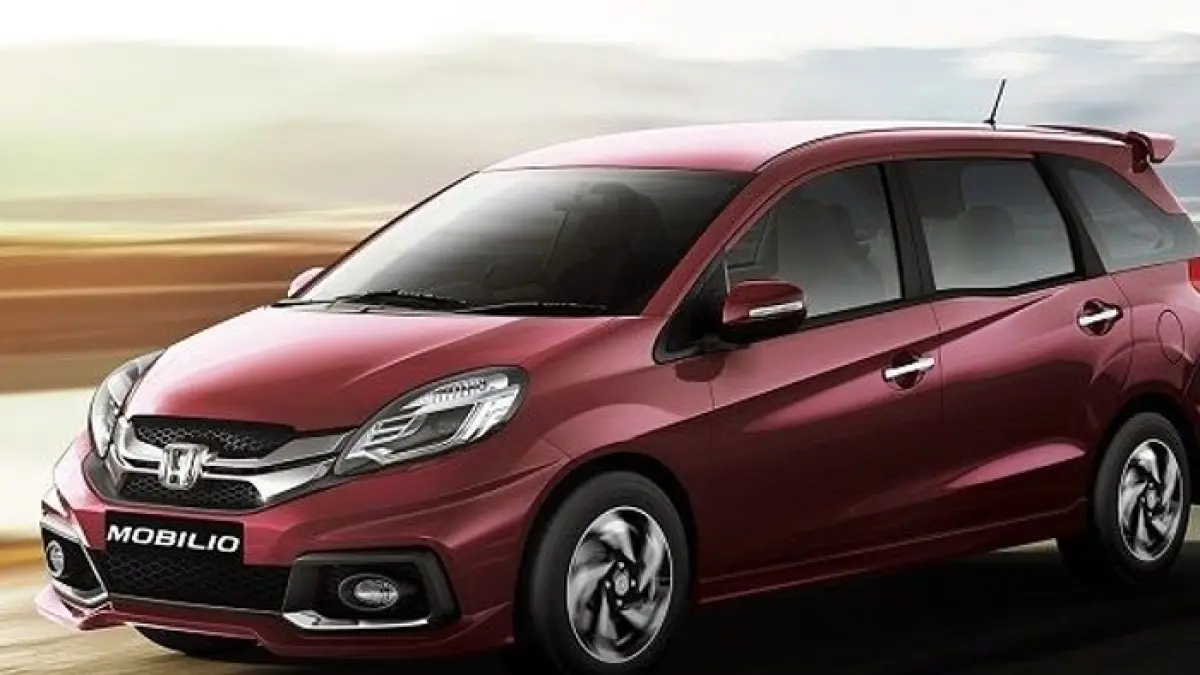 Honda Mobilio RS 2017 bekas jadi buruan! Kilometer rendah, kondisi istimewa, harga Rp169 juta. Cocok untuk mobil keluarga.(Gemini AI)