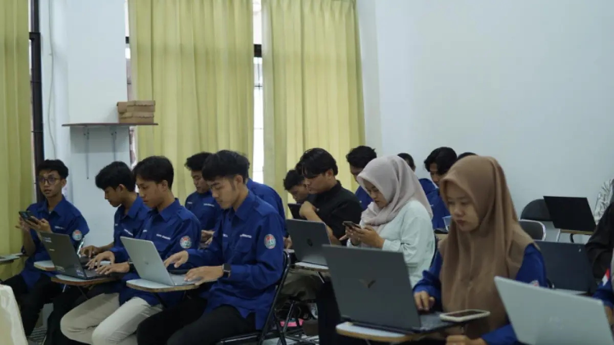 ITB TRENGGALEK UNTUK RADAR TRENGGALEK.
KOMPETEN: Mahasiswa ITB Trenggalek terbukti mampu bersaing di level nasional.