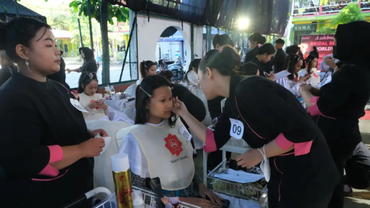 SMKN 1 POGALAN UNTUK RADAR TRENGGALEK.
SIAP KERJA: SMKN 1 Pogalan terus tunjukkan komitmennya cetak lulusan andal di dunia kerja.