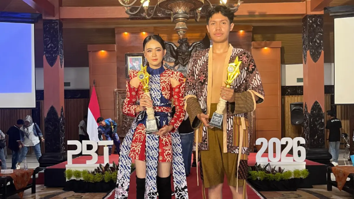 SMKN 2 TRENGGALEK UNTUK RADAR TRENGGALEK
MONCER: Agnes Bintang Fajaria, Aldi Maryulio Renata, raih juara di ajang PBT 2026.