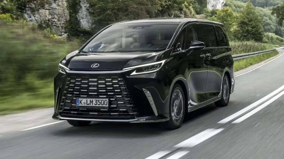 MPV listrik murah VinFast VF MPV7 hadir Rp329 juta, jarak 450 km, dan gratis cas hingga 2028. Cocok untuk keluarga!