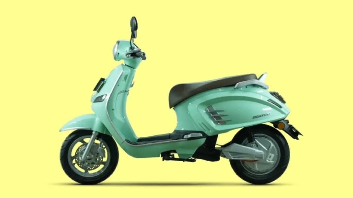 United C2000 motor listrik murah Rp20 jutaan hadir dengan desain mirip Vespa, fitur lengkap, dan sudah berplat nomor. Worth it? (Pinterest)