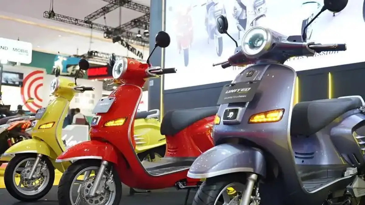 United C2000 motor listrik hadir dengan desain retro modern, jarak tempuh 130 km, harga mulai Rp22 jutaan, langsung jadi sorotan!