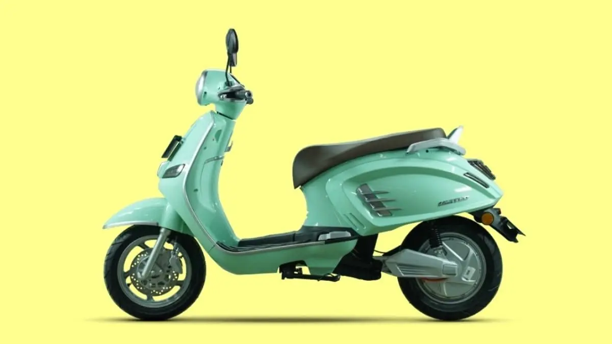United C2000 motor listrik tampil di PRJ 2024, skutik retro mirip Vespa, harga Rp21 jutaan dengan baterai lithium dan jarak 80 km.