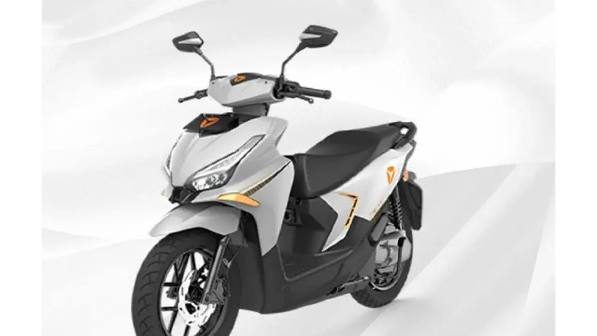 Yadea Velx 2025 hadir di IMS dengan desain mirip Vario, jarak tempuh 110 km, fitur canggih, dan harga mulai Rp19 juta. (Pinterest) 