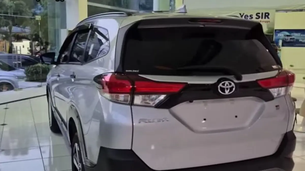 Cek promo Toyota Rush 2026 terbaru! Cicilan mulai Rp3 jutaan, DP minim, dan gratis servis 3 tahun. SUV penggerak belakang tangguh untuk mudik lebaran!(Screenshot Youtube)
