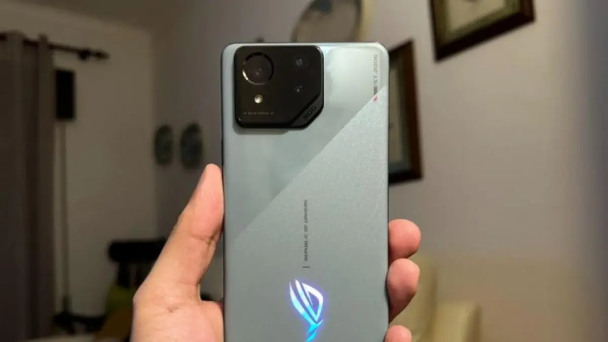 Asus ROG Phone 9 Pro Rp20 juta disebut jadi HP gaming terbaik untuk Free Fire. Simak review dan performanya di sini.(screenshot youtube)