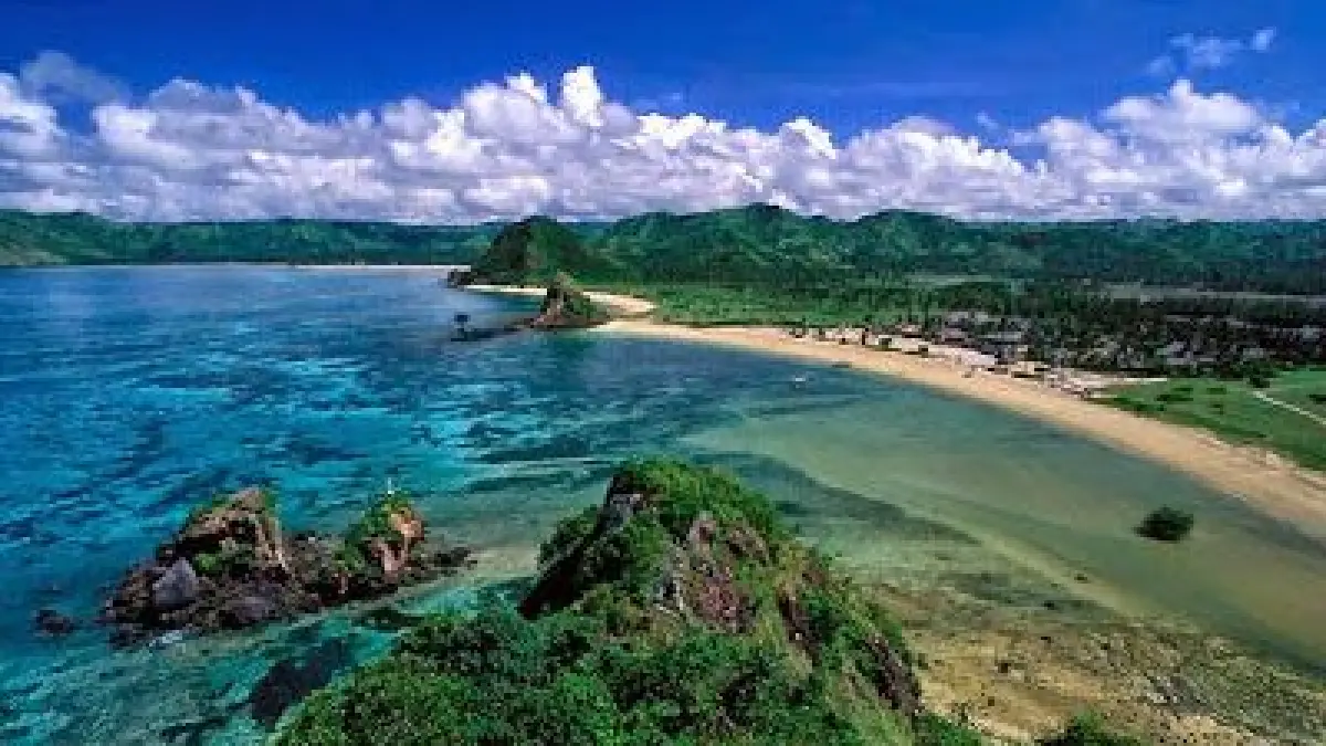Jelajahi 10 pantai paling eksotis di Lombok! Mulai dari Pantai Pink, Gili Trawangan, hingga surga penyu di Gili Meno. Cek rekomendasi lengkapnya di sini!(pinterest)