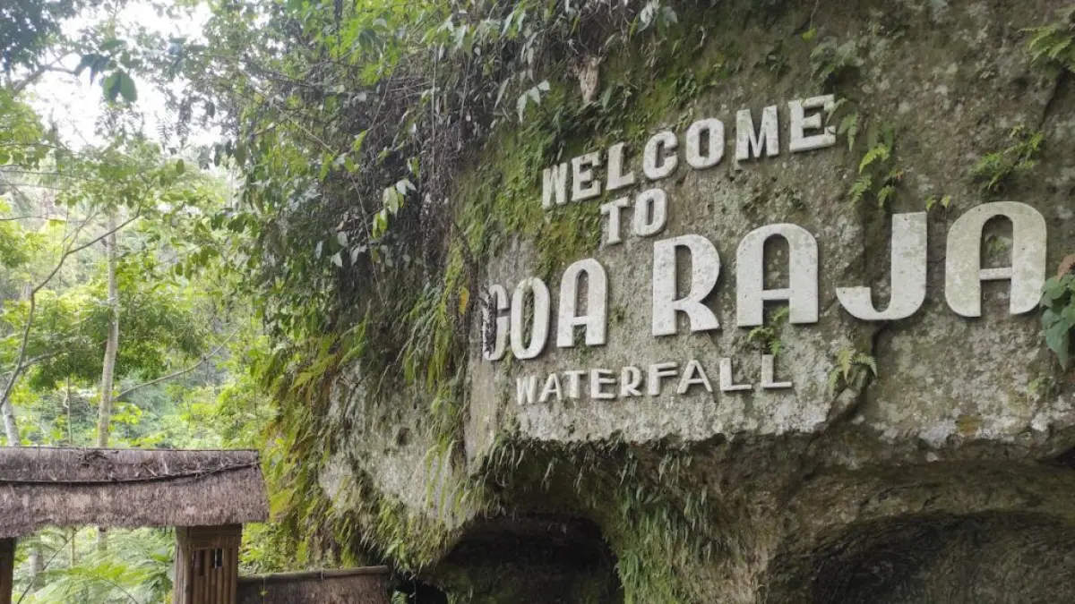 Jelajahi Hidden Gem Bali di Goa Raja Waterfall! Air terjun dalam gua yang estetik, fasilitas lengkap, dan hanya Rp25 ribu. Cocok untuk healing!(Pinterest)