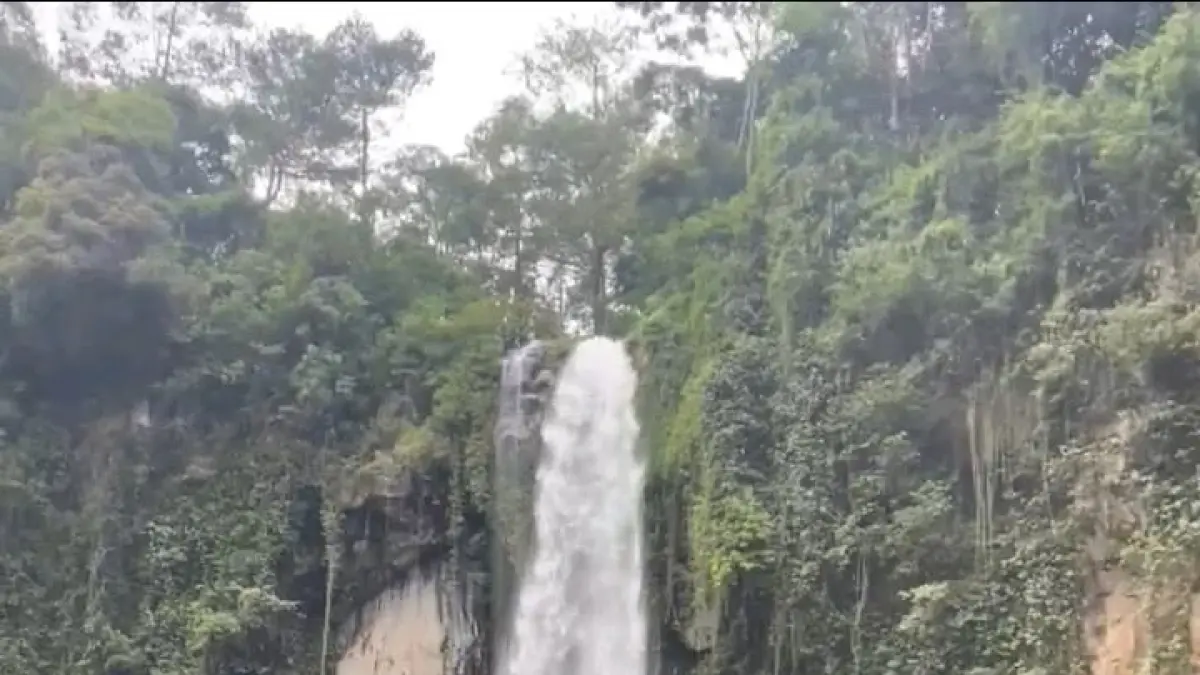 Jelajahi Hidden Gem Bali! Temukan kesegaran Air Terjun Wana Ayu dan pengalaman ritual melukat di Pura Gunung Kawi Sebatu yang menenangkan.(Pinterest)