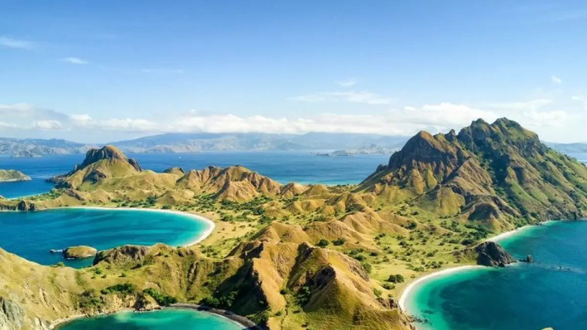Labuan Bajo jadi wisata super prioritas dunia, tetapi pembangunan pariwisata memunculkan ancaman lingkungan dan ketimpangan. (Pinterest.com)