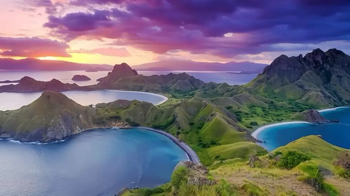 Liburan ke Labuan Bajo makin viral, simak rincian biaya trip Komodo, Pink Beach, hingga snorkeling di Kanawa Island. (Pinterest.com)