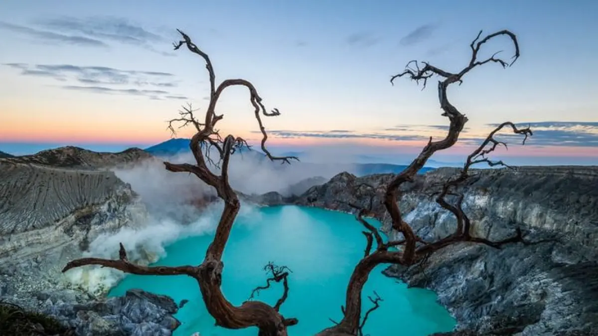 Wisata Banyuwangi 2026 makin hits, dari Kawah Ijen hingga Pulau Merah jadi destinasi favorit wisatawan. (Pinterest.com)