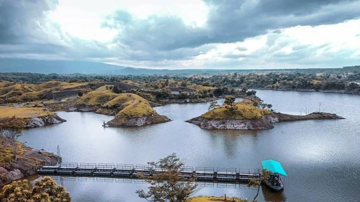 Wisata Banyuwangi 2026 makin populer, dari Kawah Ijen hingga Teluk Hijau jadi destinasi favorit wisatawan. (Pinterest.com)