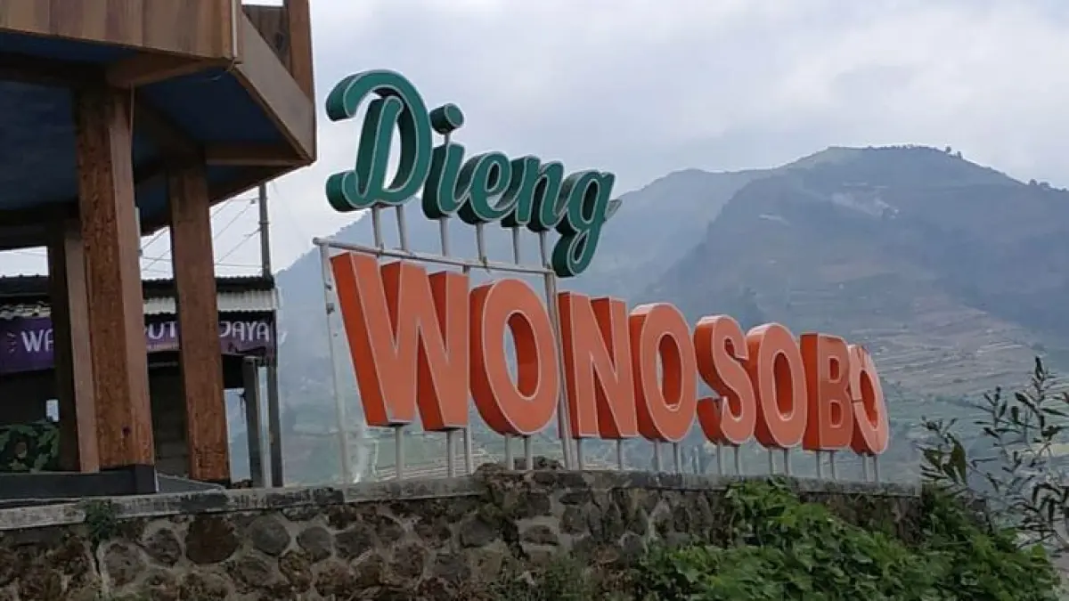 Wisata Dieng makin viral karena embun upas. Ini 10 destinasi favorit mulai Bukit Sikunir hingga Telaga Warna. (Pinterest.com)